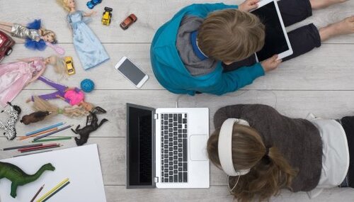 Ansicht: Eine kinderrechtliche Perspektive auf die Begrenzung der Bildschirmzeit von Kindern und Jugendlichen