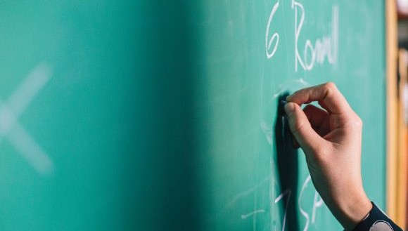 Ansicht: Leitlinien für KI an Schule notwendig
                            